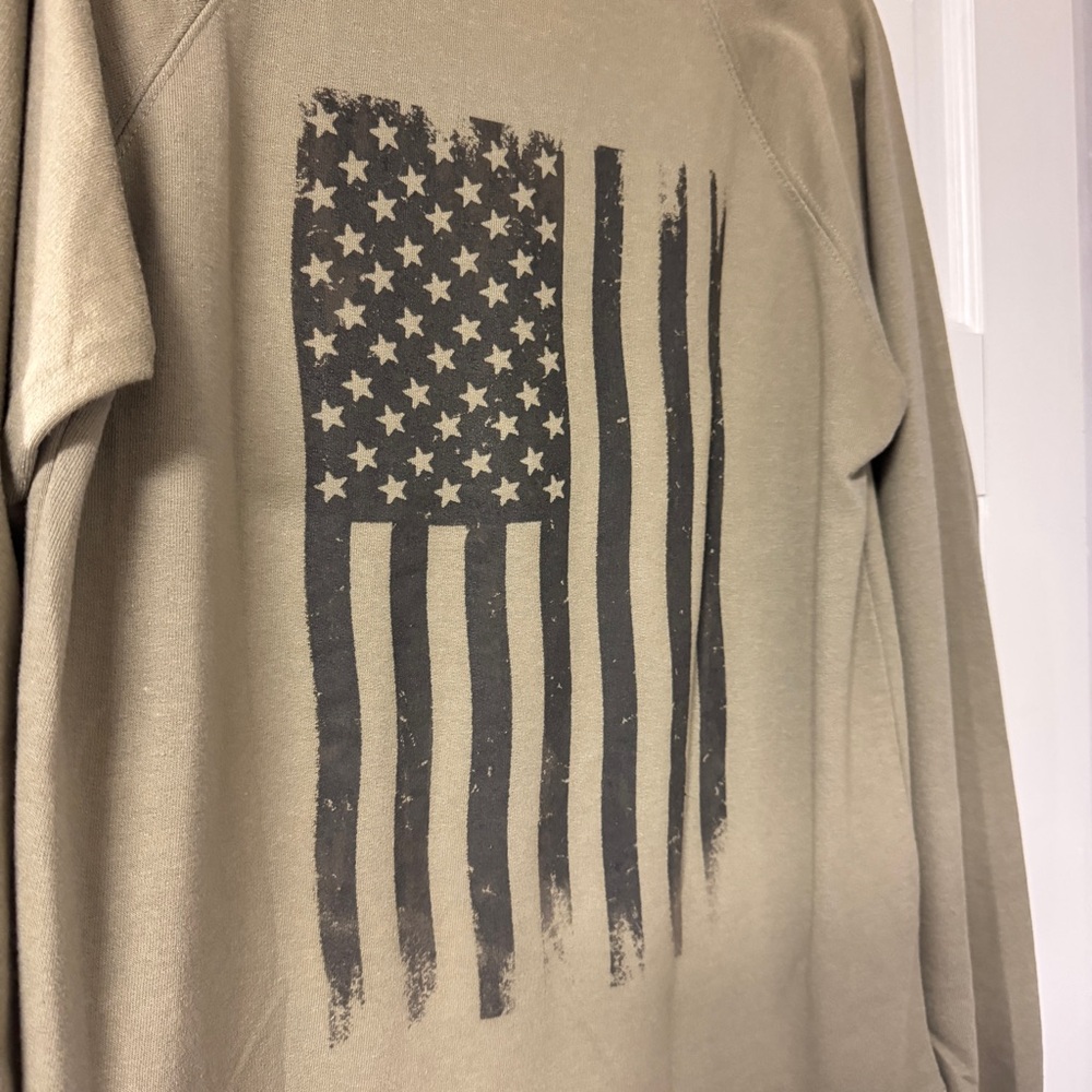 Lularoe • Logan Long-Sleeve - Picture 2 of 5